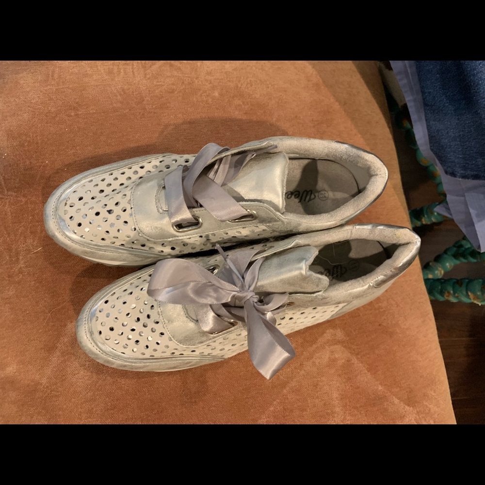 Weeboo sneakers silver tones. 10